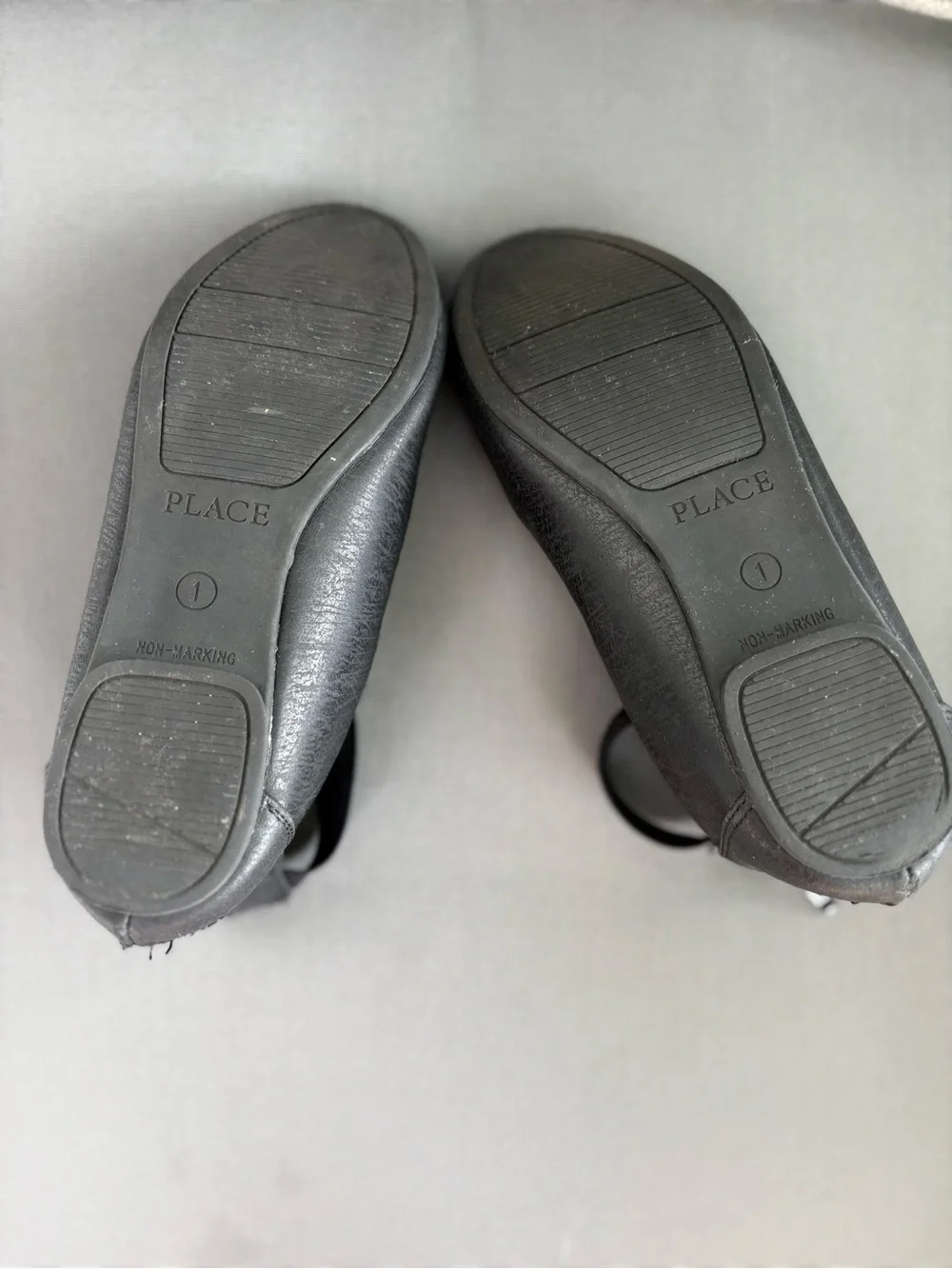 Children’s Place Girls Black Cross Strap Ballet Flats, Youth Size 1